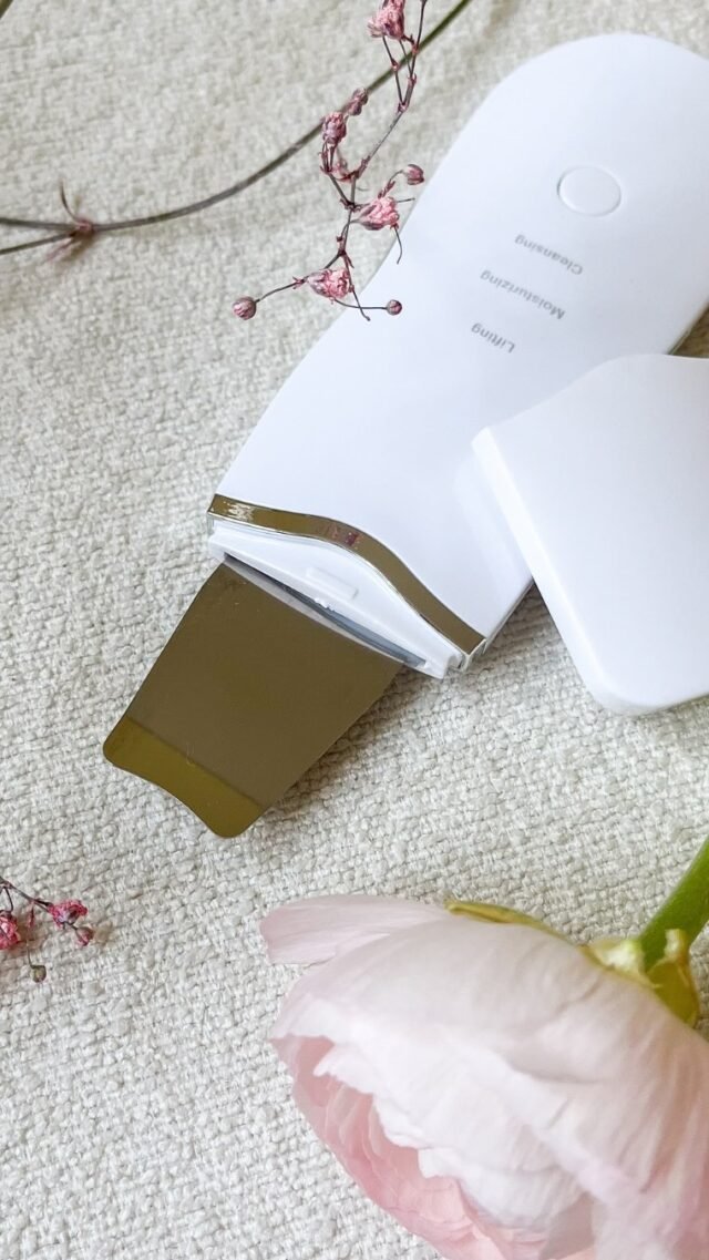 Erlebe porentiefe Reinigung mit unserem professionellen Ultraschall-Skin-Scrubber! Für strahlend reine Haut – jetzt in unserem Shop erhältlich!💗
