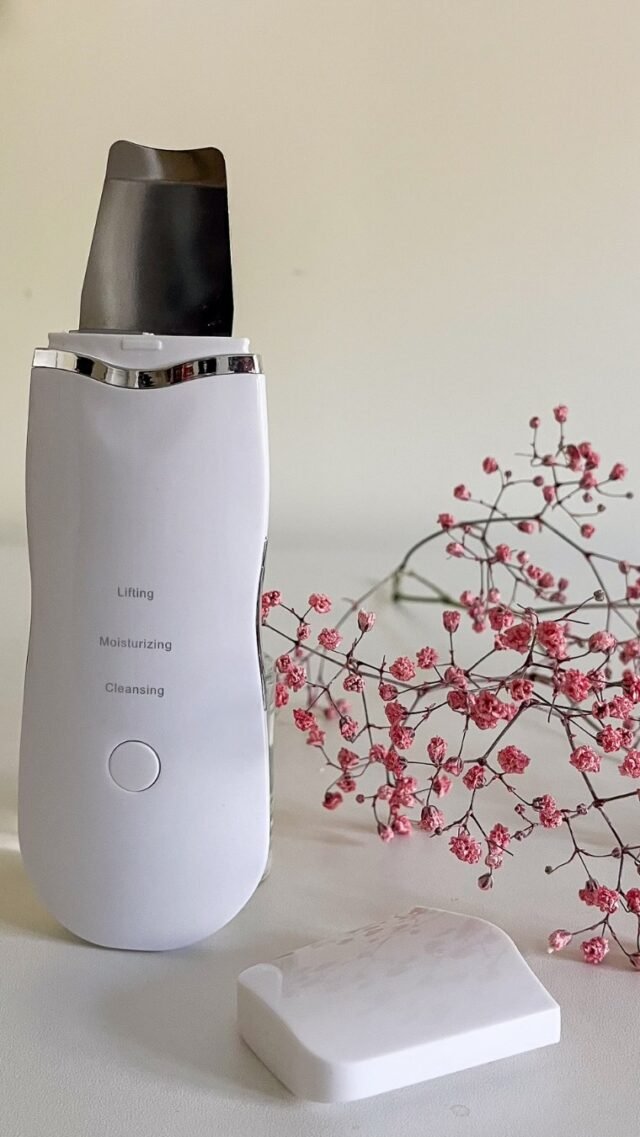 ✨ Ultraschall Skin Scrubble – Sanfte Tiefenreinigung für strahlend reine Haut ✨

Träumst du von einer porentief reinen, glatten Haut ohne Stress und Irritationen? 💖 Mit unserem Ultraschall Skin Scrubble bringst du deine Hautpflege auf das nächste Level! Die kraftvolle Ultraschall-Technologie entfernt sanft und effektiv Schmutz, Talg und abgestorbene Hautzellen – für einen frischen, klaren Teint und ein unvergleichlich zartes Hautgefühl.

💎 Deine Vorteile:
• Tiefenwirksame Reinigung ohne aggressive Peelings
• Verfeinerte Poren & weniger Unreinheiten
• Sanfte Massagewirkung für bessere Durchblutung
• Für alle Hauttypen geeignet, auch sensible Haut
• Kabellos, handlich & kinderleicht in der Anwendung

⭐ Über 1.000 zufriedene Kundinnen setzen auf das Ultraschall Skin Scrubble – und genießen die sichtbare Veränderung!
Stell dir vor, du berührst deine Haut und fühlst: sauber, frisch, glatt und gesund – ganz ohne Chemie oder Reizungen. ✨

👉 Sichere dir jetzt dein Ultraschall Skin Scrubble und erlebe die Revolution in der Hautreinigung! 🛍️ #skincare #beauty #cleanbeauty #glowingskin #facialcare