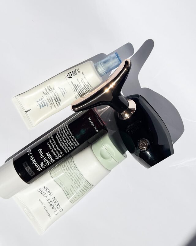 ✨ Straffe Haut in nur 5 Minuten täglich! ✨
Unser elektrisches Lifting-Massagegerät strafft, formt & bringt deine Haut zum Strahlen – ganz ohne Botox! 💆‍♀️💖

• Lifting-Effekt für Gesicht & Kiefer
• Fördert die Durchblutung & Elastizität
• Reduziert feine Linien sichtbar
• Stylisch, kompakt & kabellos

🎁 Perfekt für deine tägliche Selfcare-Routine!
🔋 Einfach einschalten & entspannen 💫

#LiftingTool #BeautyGadget #SkincareRoutine #AntiAging #GlowUp