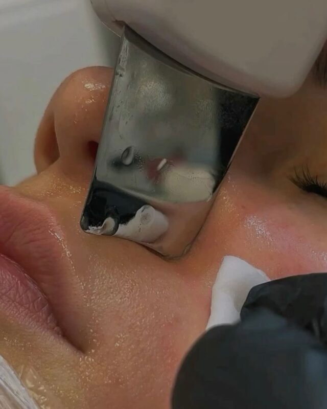 Strahlende Haut beginnt mit der richtigen Pflege!💗
Die Ultraschallreinigung entfernt sanft abgestorbene Hautzellen, Talg und Unreinheiten – für ein sichtbar reineres und ebenmäßigeres Hautbild.

Gönn deiner Haut eine professionelle Auszeit und entdecke die Wirkung moderner Beauty-Technik!🧖‍♀️
Jetzt in meinem Shop die passenden Tools & Pflegeprodukte entdecken, um das Ergebnis auch zuhause zu erhalten.

Link in Bio – Deine Haut wird es lieben!

#SkincareRoutine #Hautpflege #Ultraschallreinigung #BeautyShop #ReineHaut #GlowUp #Selbstpflege